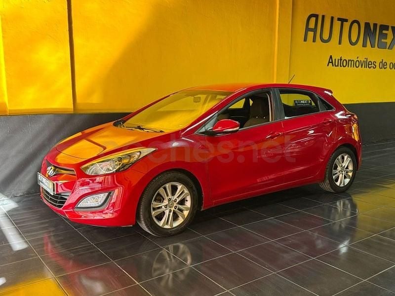 Usado Hyundai i30 110 CV (80 kW) 2012 Rojo Berlina
