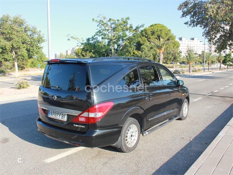 Usado Ssangyong (KGM) Rodius 165 CV (121 kW) 2006 Negro Monovolumen