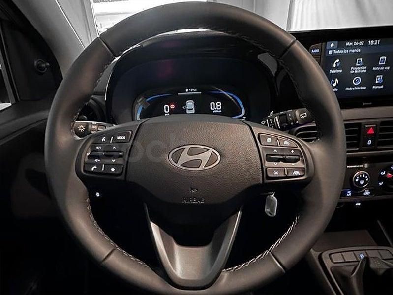 Usado Hyundai i10 67 CV (49 kW) 2024 Gris / plata Utilitario