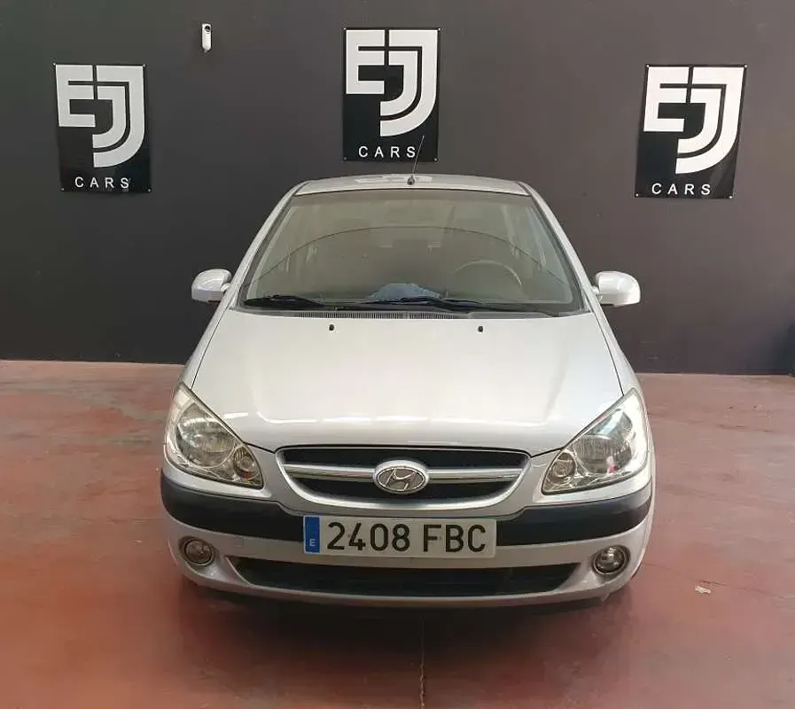 Usado Hyundai Getz 67 CV (49 kW) 2006 Plateado Utilitario