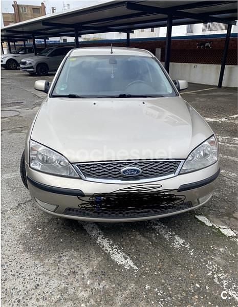 Usado Ford Mondeo Ghia 145 CV (106 kW) 2006 Beige Berlina