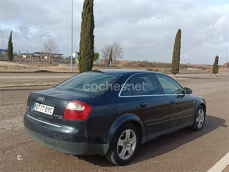 Usado Audi A4 180 CV (132 kW) 2002 Negro Berlina