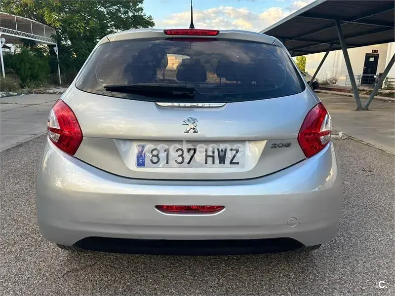 Usado Peugeot 208 Active 68 CV (50 kW) 2014 Gris / plata Utilitario