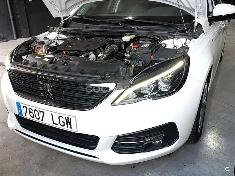 Usado Peugeot 308 SW Style 130 CV (95 kW) 2020 Blanco Familiar