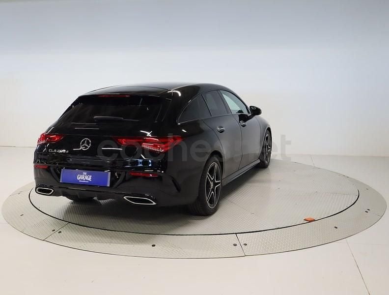 Usado Mercedes CLA200 Shooting Brake 150 CV (110 kW) 2023 Negro Familiar