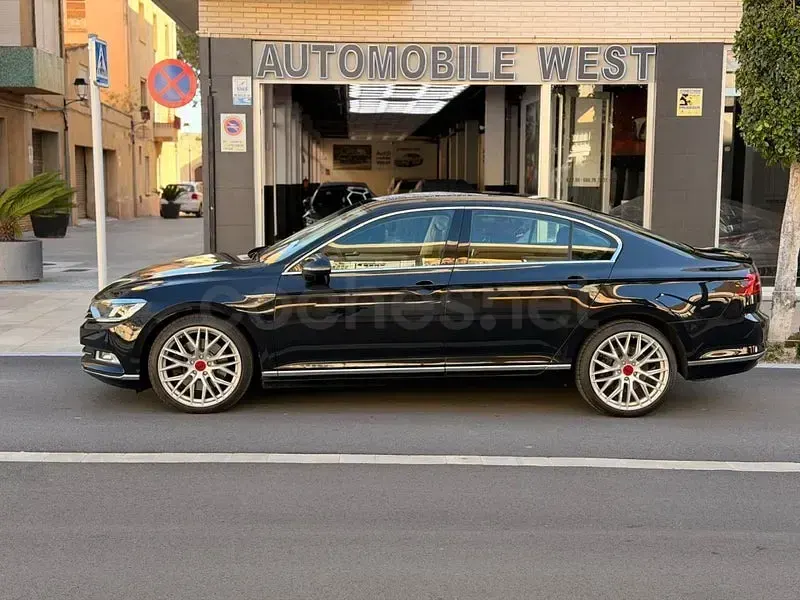 Usado VW Passat Sportline 240 CV (176 kW) 2016 Negro Berlina