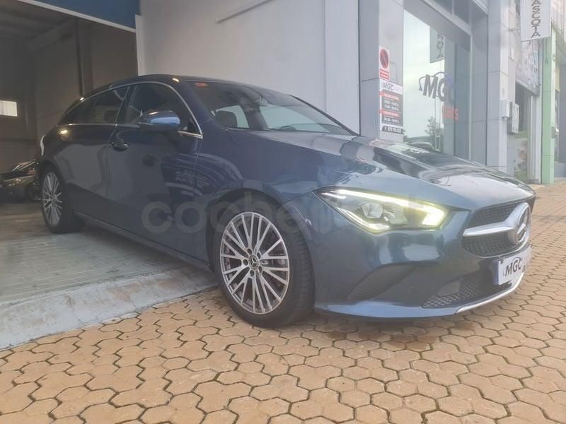 Usado Mercedes CLA220 Shooting Brake 190 CV (139 kW) 2021 Azul Familiar