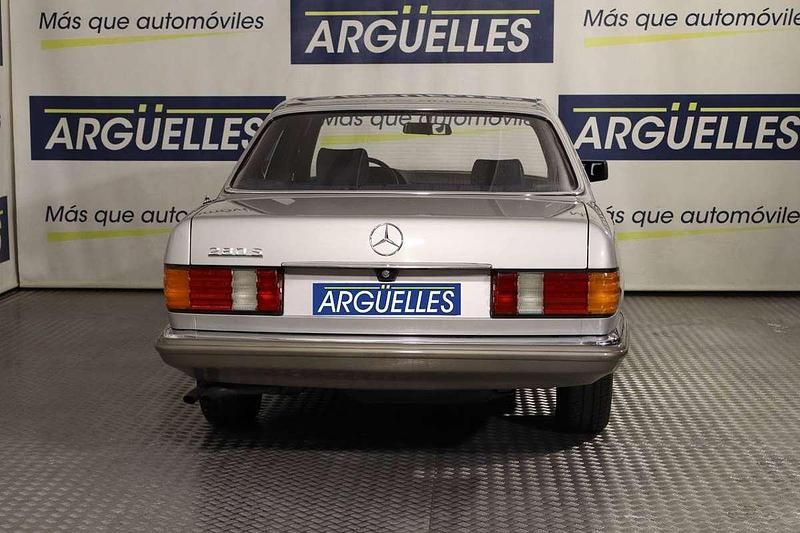 Usado Mercedes S280 154 CV (113 kW) 1984 Gris Berlina