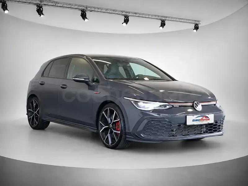 Usado VW Golf VIII GTI 245 CV (180 kW) 2022 Gris / plata Berlina