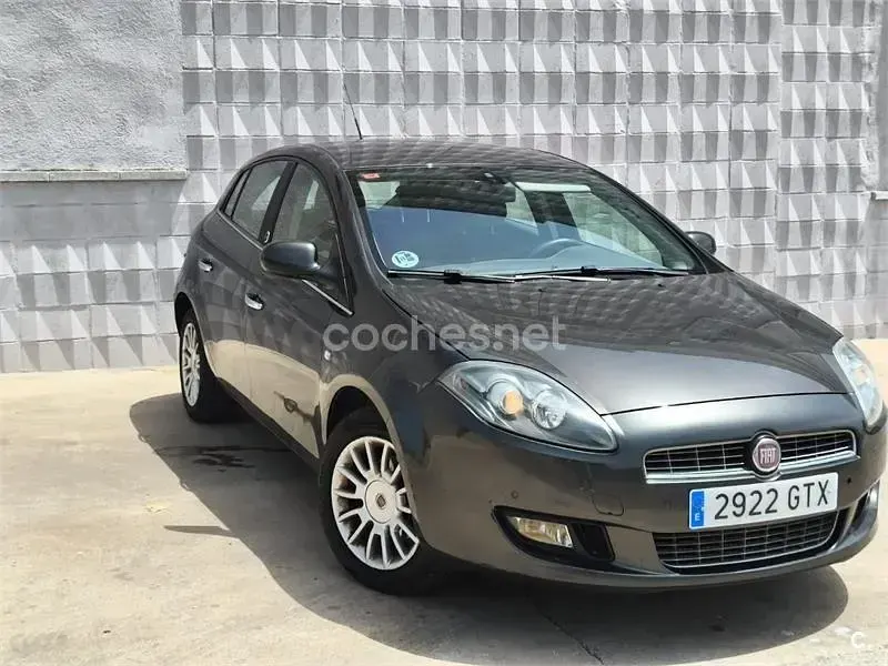 Usado Fiat Bravo Active 105 CV (77 kW) 2010 Gris / plata Utilitario