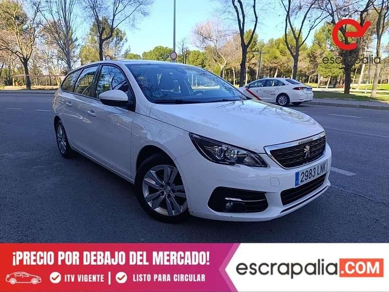 Usado Peugeot 308 SW Active 131 CV (96 kW) 2021 Blanco Familiar