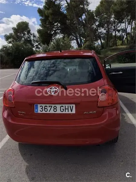 Usado Toyota Auris Luna 126 CV (92 kW) 2008 Rojo Utilitario