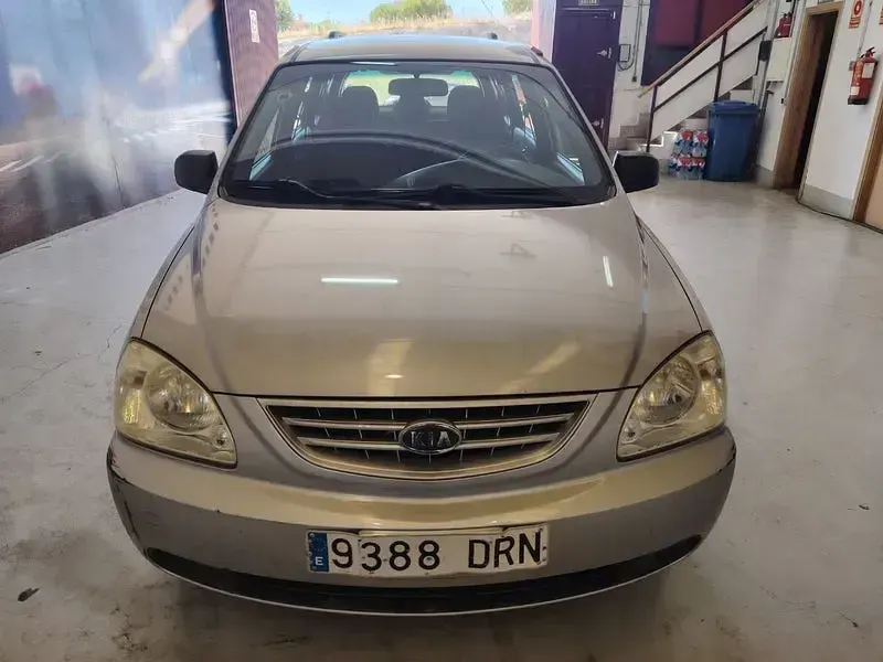 Usado Kia Carens EX 112 CV (82 kW) 2005 Gris / plata Monovolumen