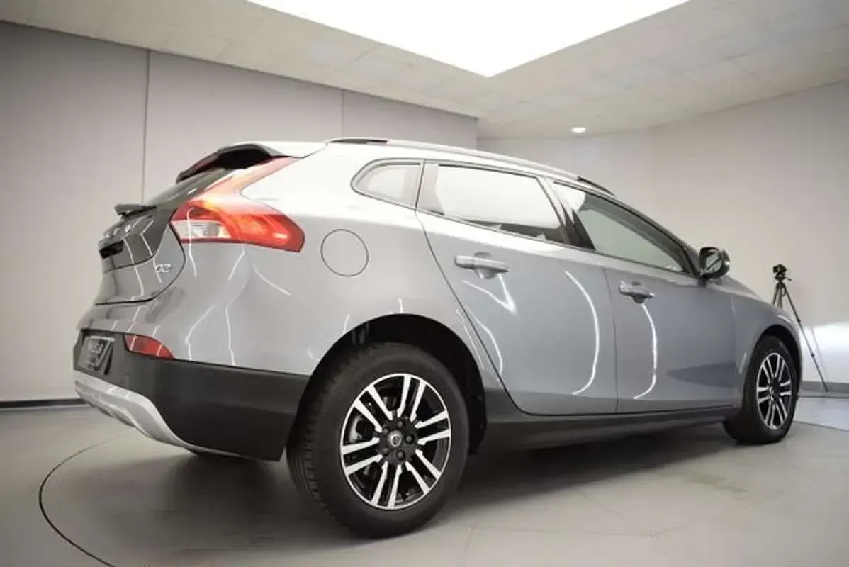 Usado Volvo V40 CC 120 CV (88 kW) 2018 Gris Familiar
