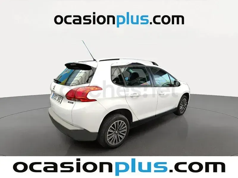 Usado Peugeot 2008 Active 100 CV (73 kW) 2015 Blanco SUV