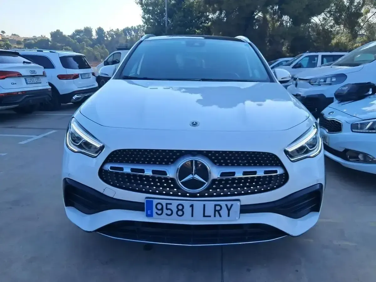 Usado Mercedes GLA200 150 CV (110 kW) 2021 Blanco SUV