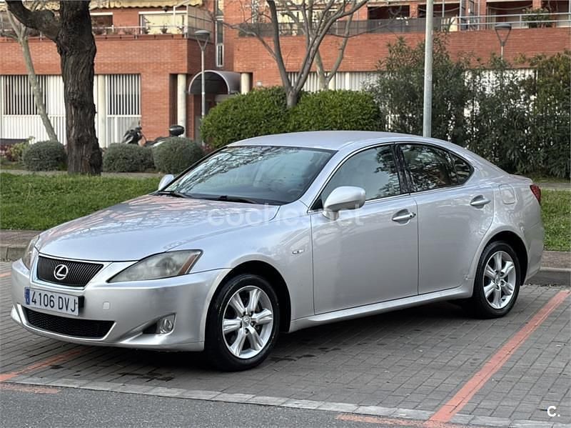 Usado Lexus IS220d Luxury Line 177 CV (130 kW) 2006 Gris / plata Berlina