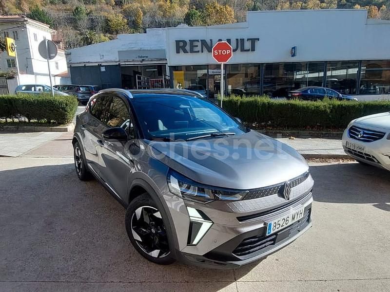 Gris / plata Usado 2024 Renault Captur Techno SUV | 22.500 € (Caro) - Imagen 1/4
