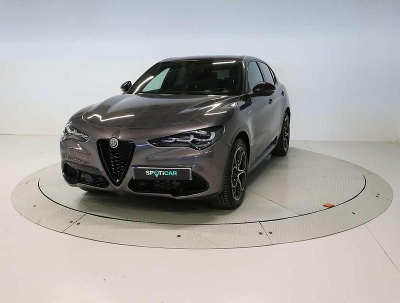 Gris Usado 2023 Alfa Romeo Stelvio Veloce SUV | 36.575 € (Super precio) - Imagen 1/4