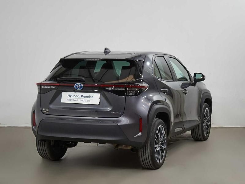 Usado Toyota Yaris Hybrid Style 116 CV (85 kW) 2021 Gris