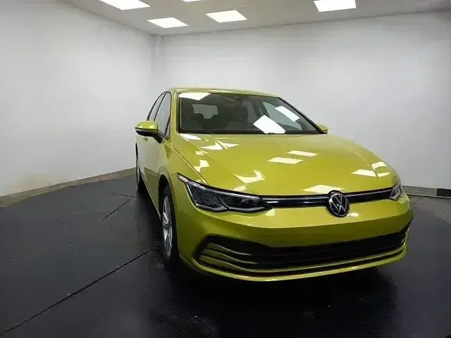 Usado VW Golf VIII Life 150 CV (110 kW) 2020 Verde