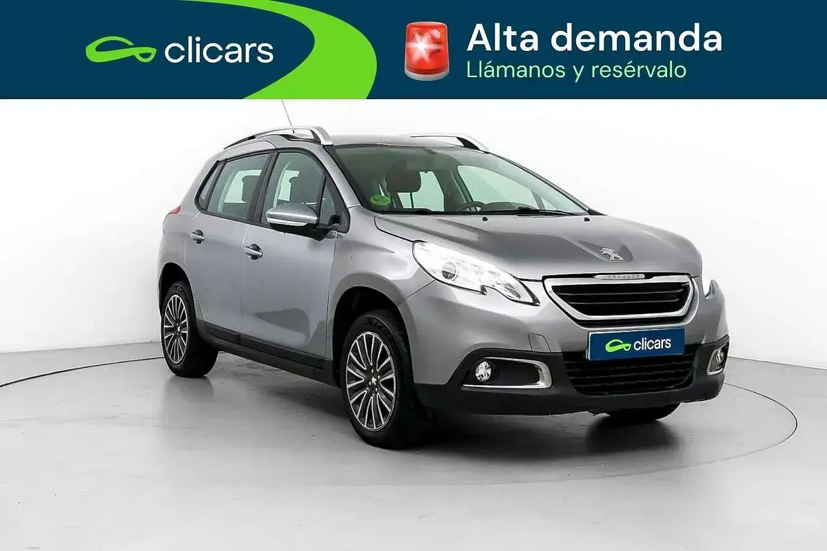 Usado Peugeot 2008 Active 110 CV (80 kW) 2015 Gris SUV