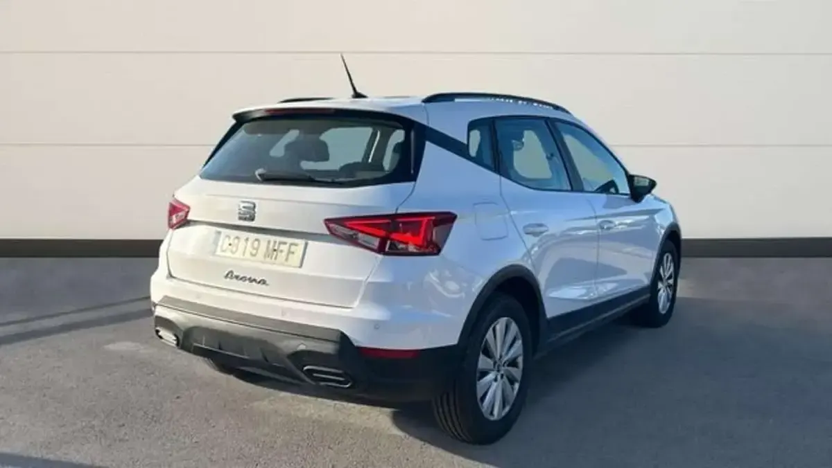 Usado Seat Arona Style 110 CV (80 kW) 2023 Blanco SUV