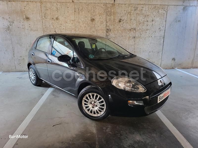 Usado Fiat Punto Easy 69 CV (50 kW) 2016 Negro Utilitario