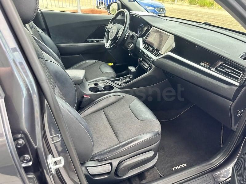 Usado Kia Niro 141 CV (103 kW) 2022 Gris / plata SUV
