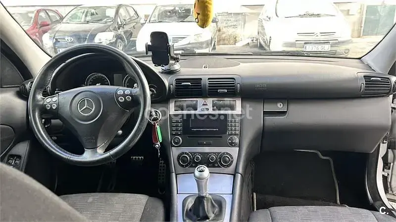 Usado Mercedes C200 Classic 122 CV (89 kW) 2005 Gris / plata Familiar