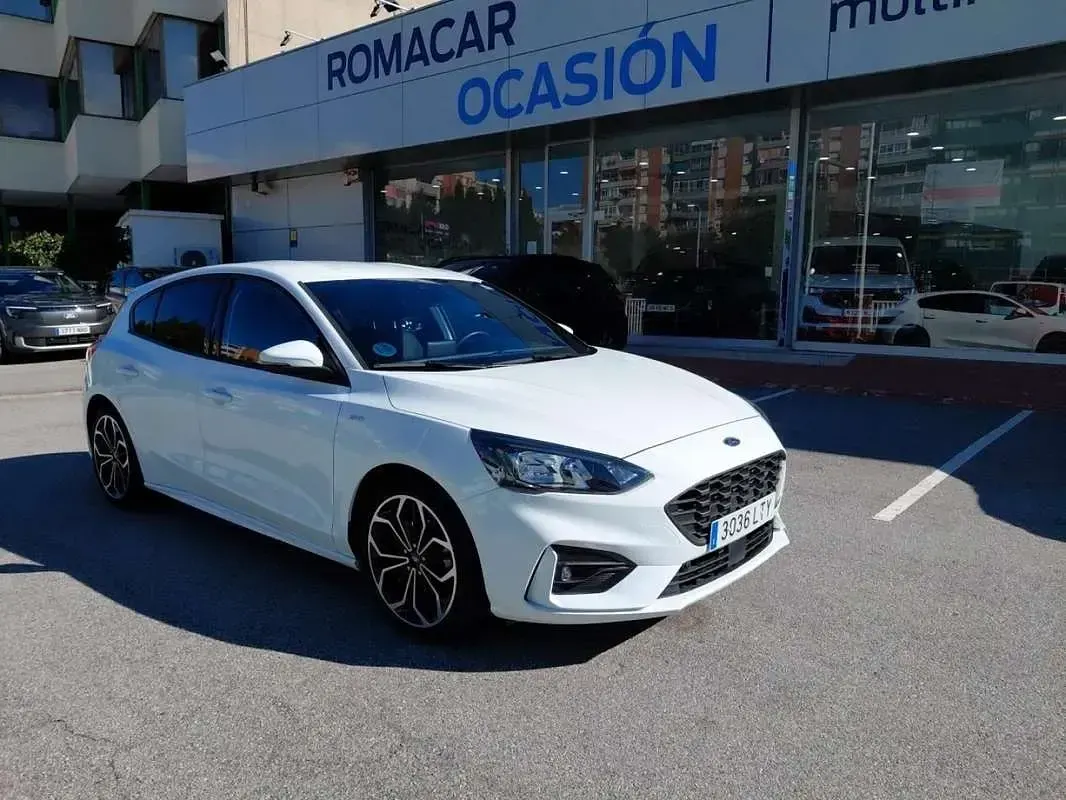 Begagnad Ford Focus ST-Line 125 HK (91 kW) 2021 Vit Halvkombi