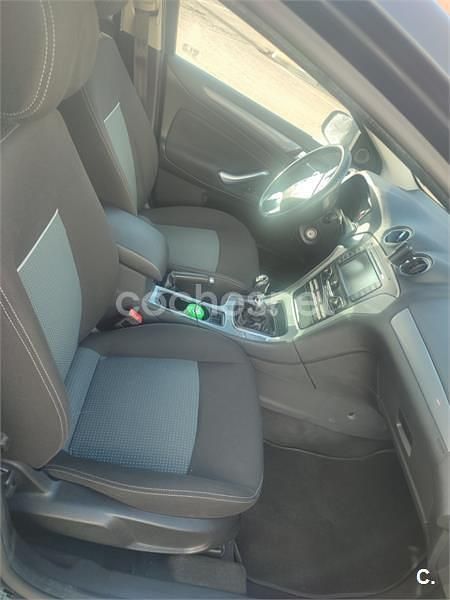 Usado Ford Mondeo Limited 140 CV (102 kW) 2012 Negro Berlina