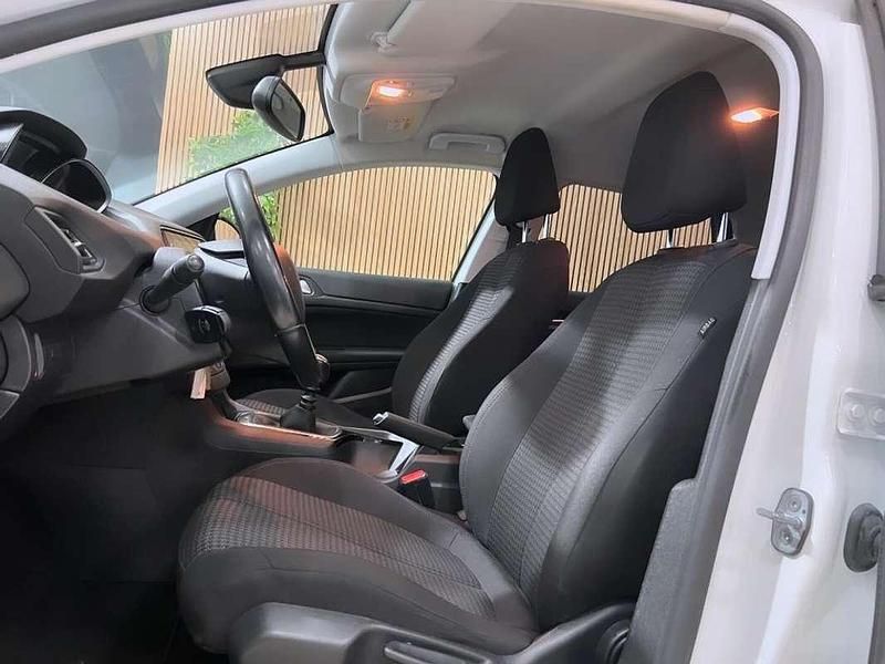 Usado Peugeot 308 SW Active 131 CV (96 kW) 2020 Blanco Familiar