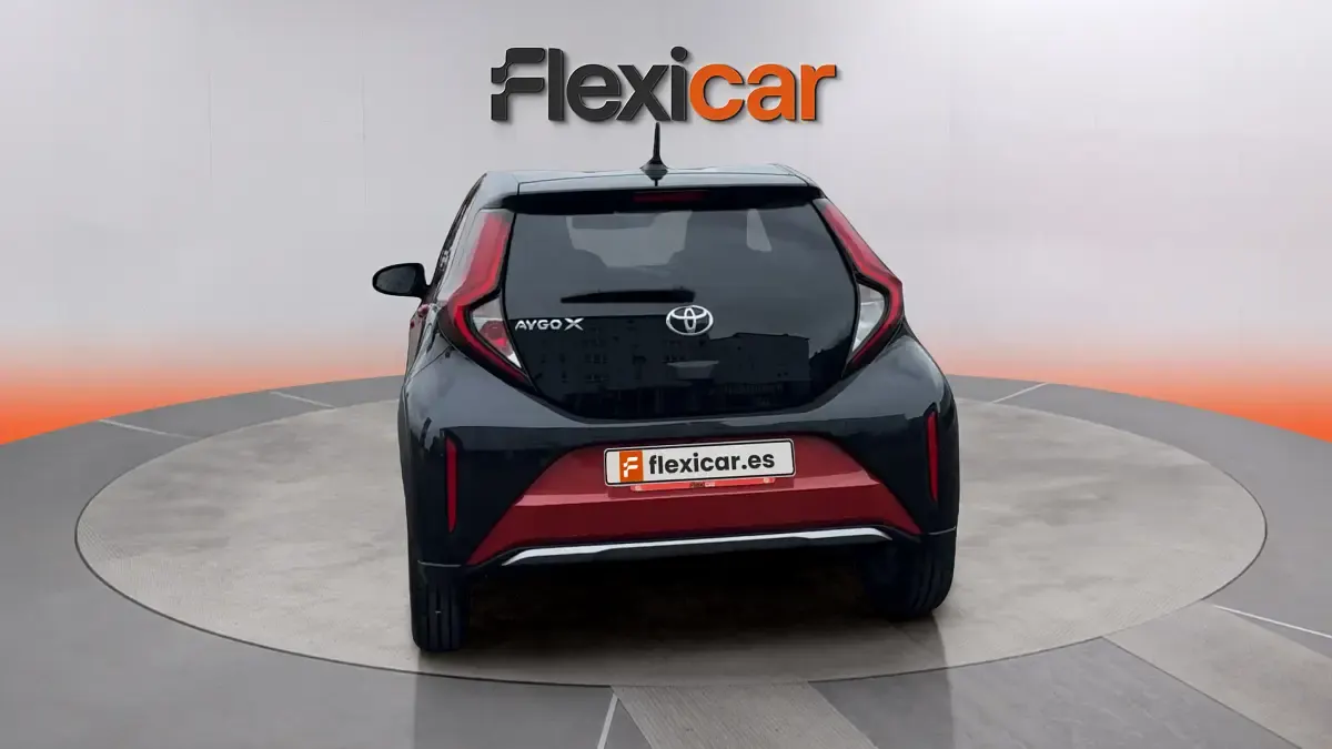 Usado Toyota Aygo X Play 72 CV (52 kW) 2022 Rojo SUV