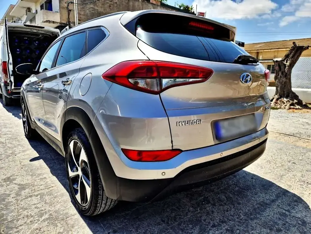 Usado Hyundai Tucson 114 CV (83 kW) 2017 Gris SUV