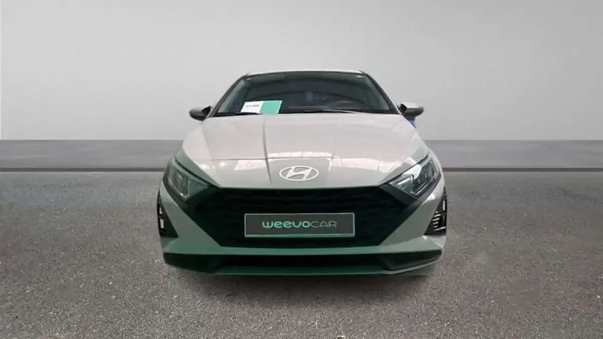 Usado Hyundai i20 80 CV (58 kW) 2025 Gris Utilitario