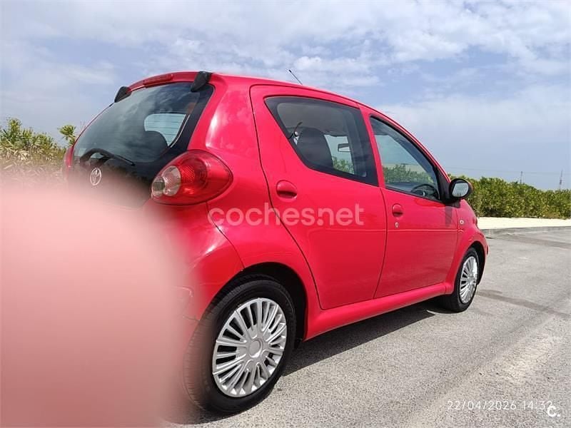 Occasion Toyota Aygo 54 PK (39 kW) 2007 Rood Hatchback