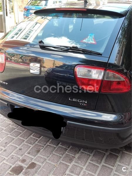 Usado Seat Leon Sport 110 CV (80 kW) 2002 Negro Berlina