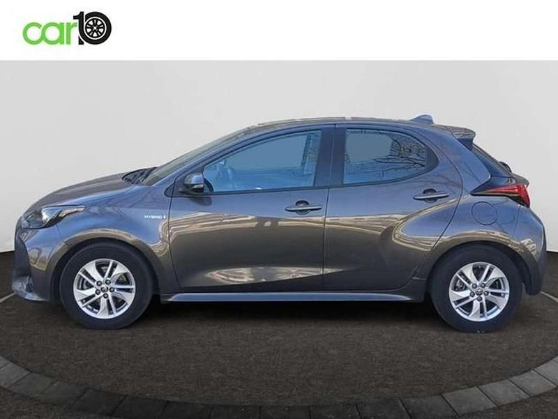 Usado Toyota Yaris Hybrid Business Edition 116 CV (85 kW) 2021 Gris Utilitario