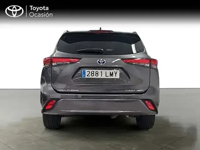 Usado Toyota Highlander Advance 246 CV (180 kW) 2021 Gris / plata SUV