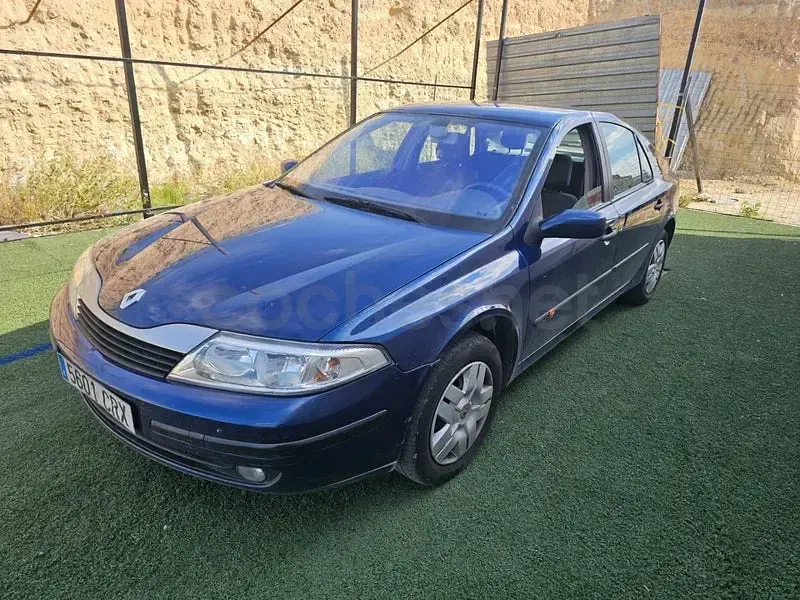 Usado Renault Laguna II Expression 100 CV (73 kW) 2004 Azul Berlina