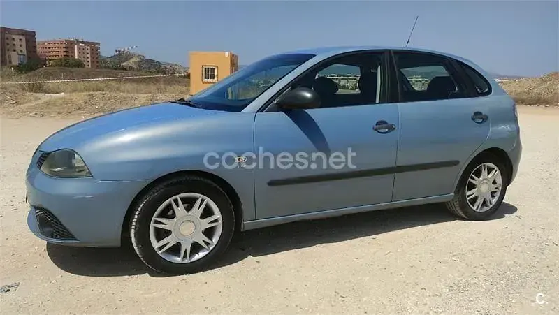 Usado Seat Ibiza 100 CV (73 kW) 2006 Azul Utilitario