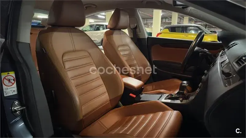 Usado VW Passat 160 CV (117 kW) 2010 Gris / plata Berlina