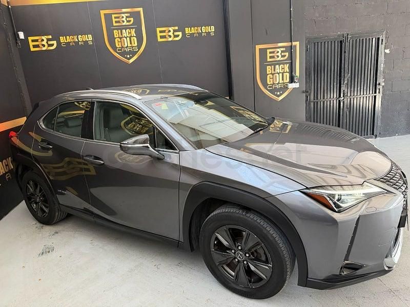 Usado Lexus UX Business Edition 184 CV (135 kW) 2021 Gris / plata SUV