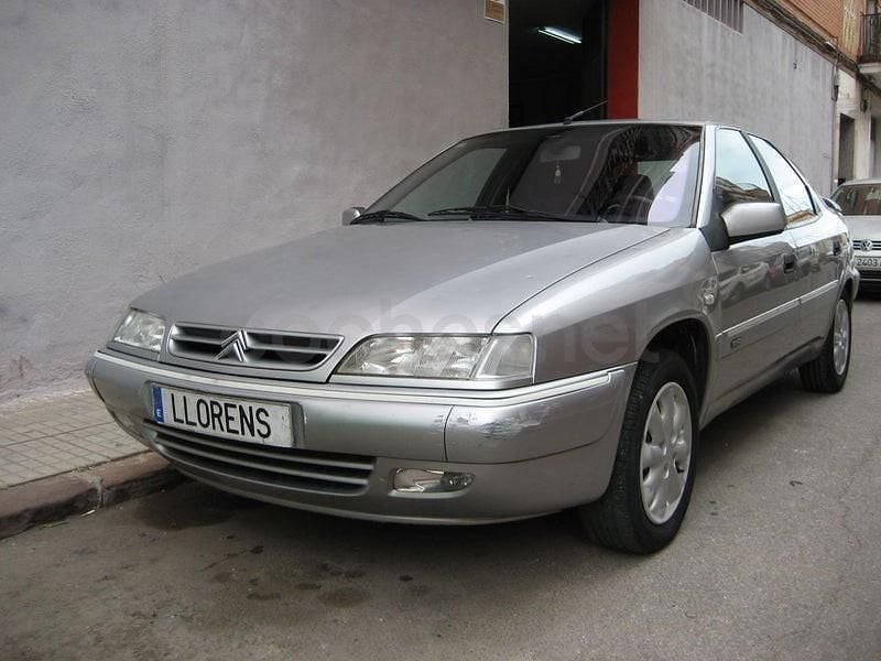 Usado Citroën Xantia 90 CV (66 kW) 2001 Gris / plata Berlina