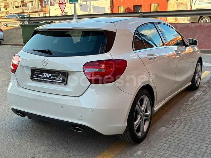 Usado Mercedes A200 Urban 136 CV (100 kW) 2014 Blanco Berlina