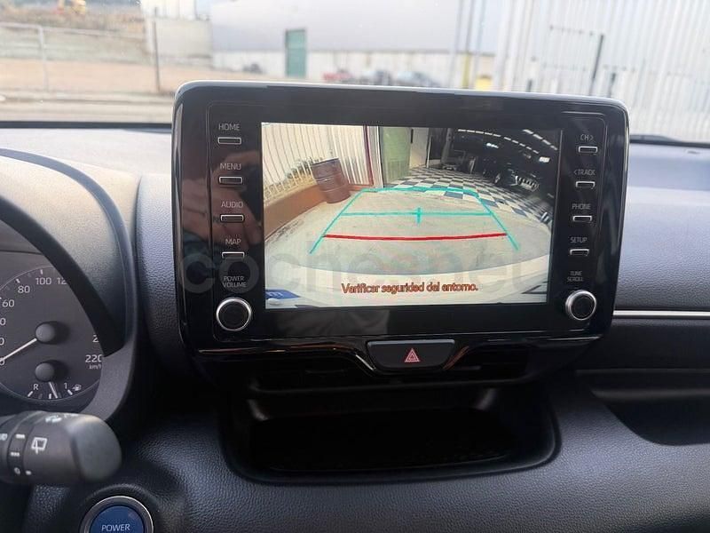 Usado Toyota Yaris Hybrid Plus 116 CV (85 kW) 2022 Blanco Berlina