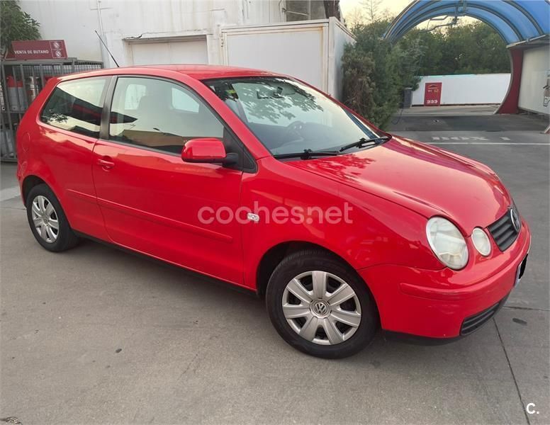 Rojo Usado 2004 VW Polo Trendline Berlina | 1850 € (Precio justo) - Imagen 1/4