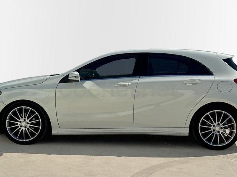 Usado Mercedes A180 AMG line 109 CV (80 kW) 2014 Blanco Berlina