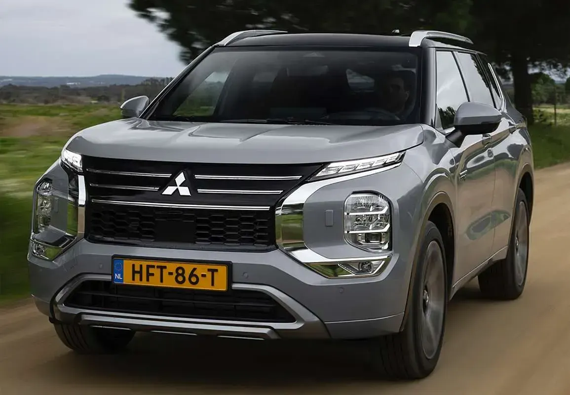 Usado Mitsubishi Outlander Motion 150 CV (110 kW) 2017 Gris SUV